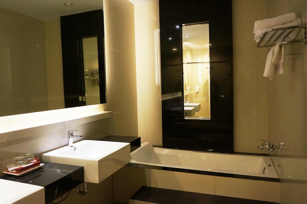 Ameera Hotel Pekanbaru Extérieur photo