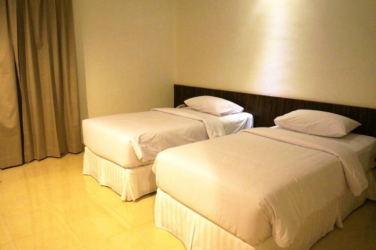 Ameera Hotel Pekanbaru Extérieur photo